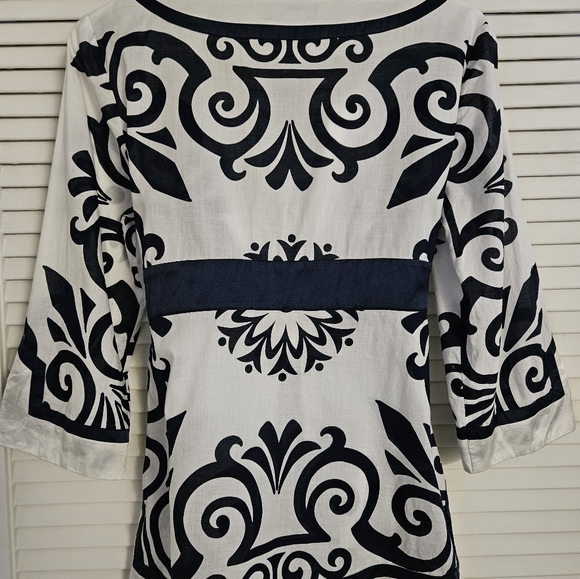 Bebe Vintag top kimono style flair sleeves. Great for Vacation dress up or down. - Picture 2 of 6